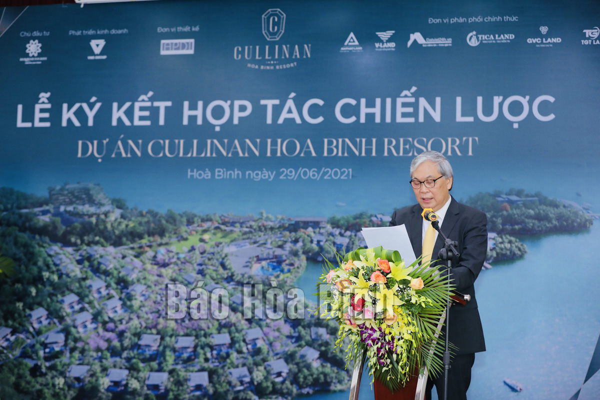 Ông Vũ Duy Bổng - Chủ tịch Hội đồng Quản trị Công ty Cổ Phần Đầu tư Du lịch Hòa Bình phát biểu tại buổi lễ