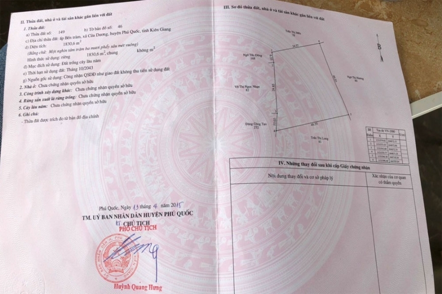 Kiểm tra kỹ thông tin trên sổ hồng sổ đỏ khi giao dịch